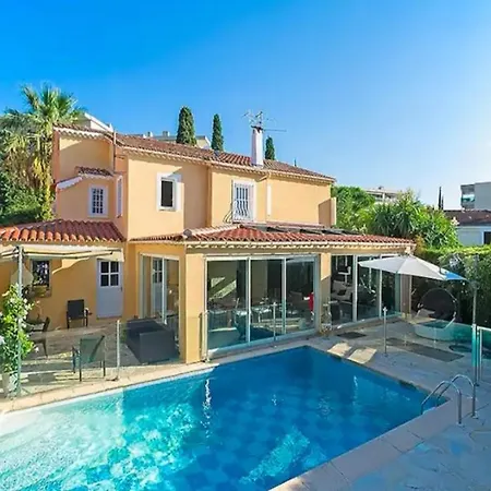 Superb Villa, Heated Swimming Pool, Location, Secluded Gardens Вилла