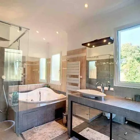Villa Superb Villa, Heated Swimming Pool, Location, Secluded Gardens Cannes