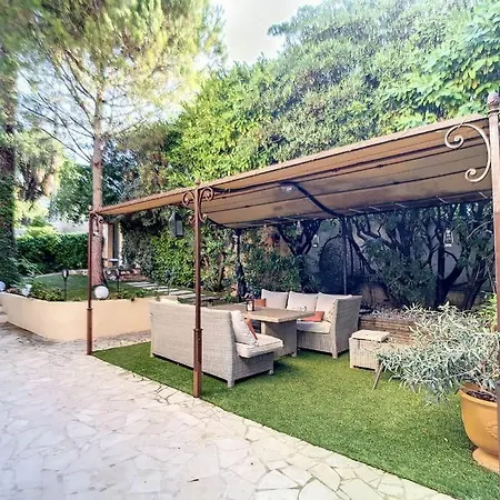 Villa Superb Villa, Swimming Pool, Secluded Gardens *