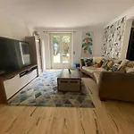 Βίλα Superb Villa, Heated Swimming Pool, Location, Secluded Gardens *