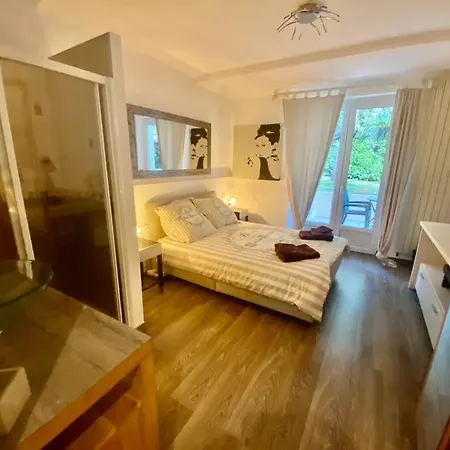 Βίλα Superb Villa, Heated Swimming Pool, Location, Secluded Gardens *