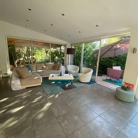 Βίλα Superb Villa, Heated Swimming Pool, Location, Secluded Gardens